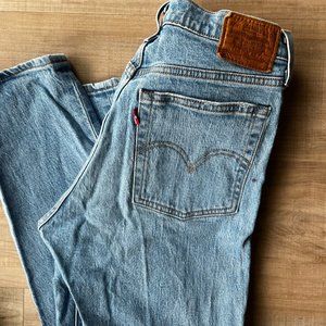 High waist light wash Levi Jean